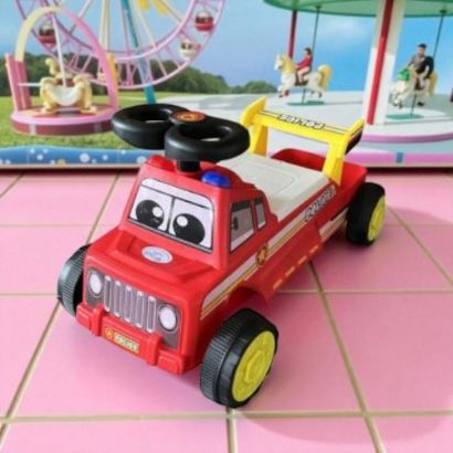 صورة سيارة دفع للأطفال تصميم شرطة